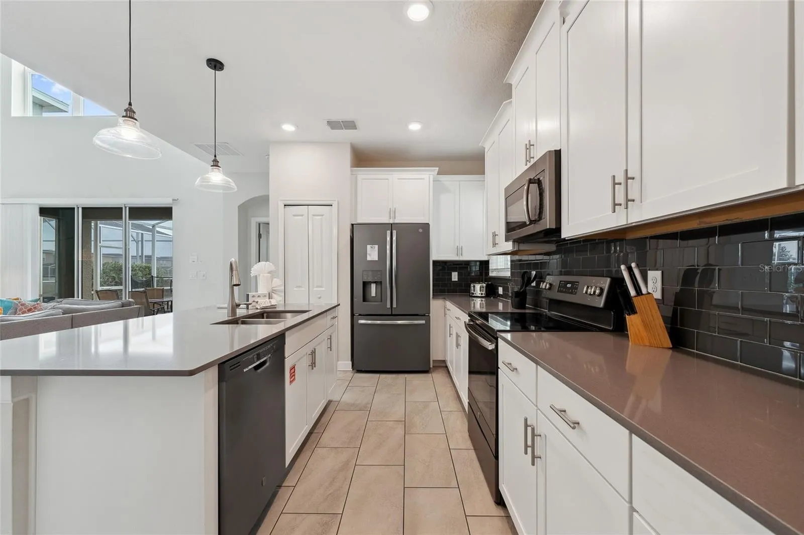 Slide show image of the Orlando Florida Home for Sale 13