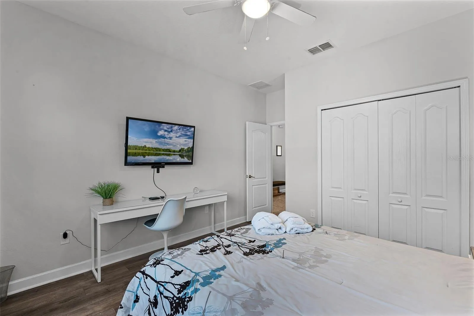 Slide show image of the Orlando Florida Home for Sale 35