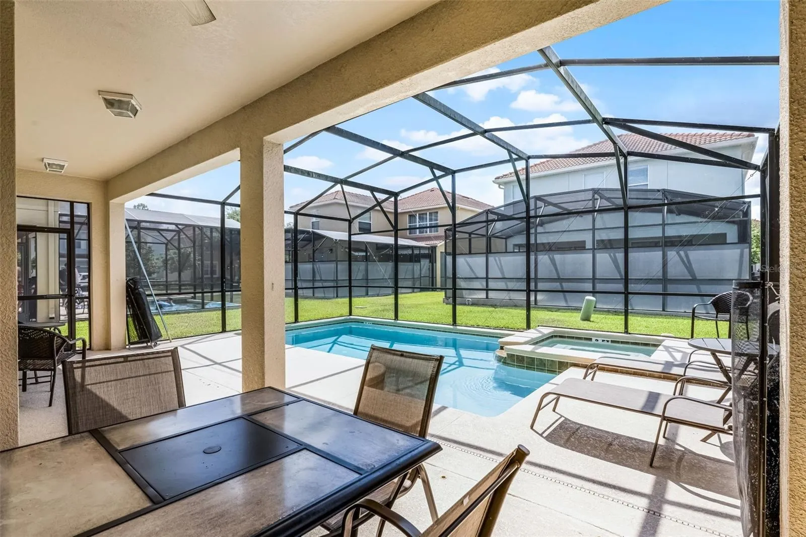 Slide show image of the Orlando Florida Home for Sale 39