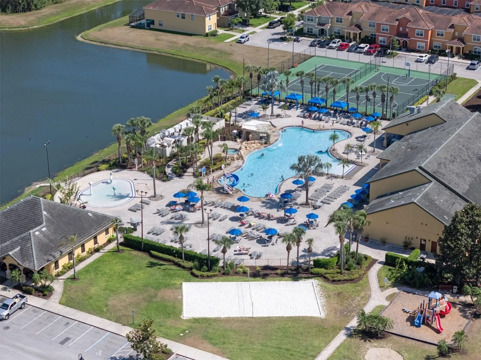 Slide show image of the Orlando Florida Home for Sale 59
