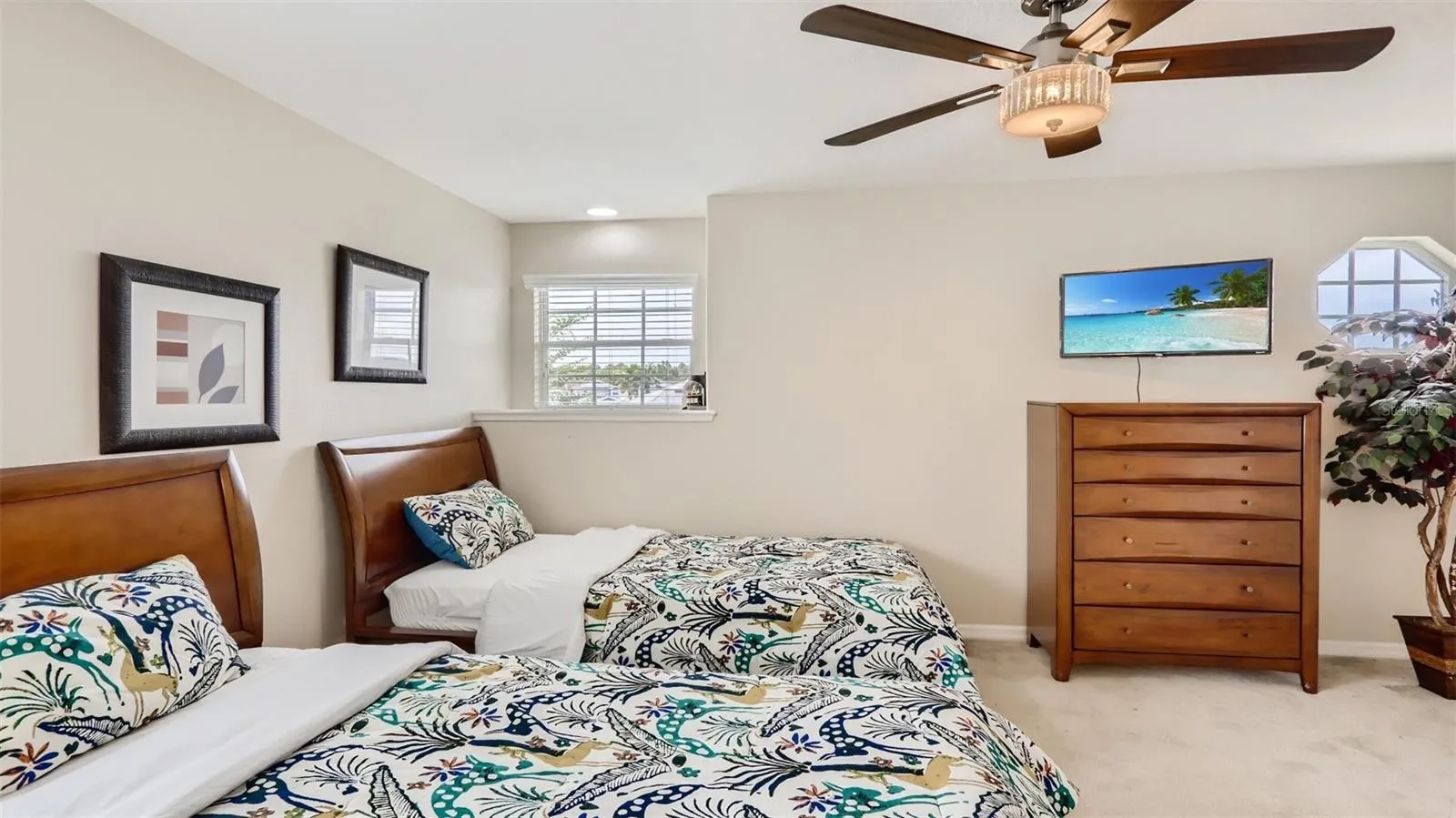 Slide show image of the Orlando Florida Home for Sale 25