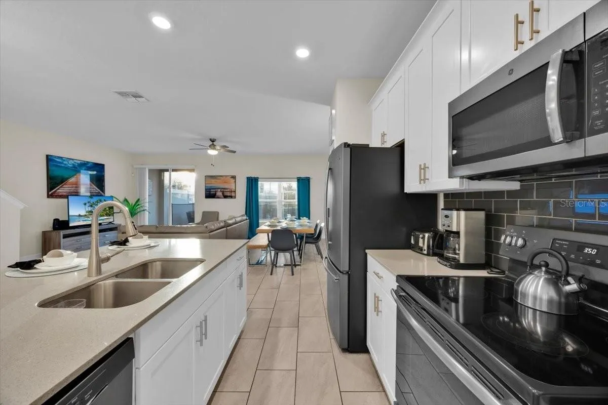 Slide show image of the Orlando Florida Home for Sale 15
