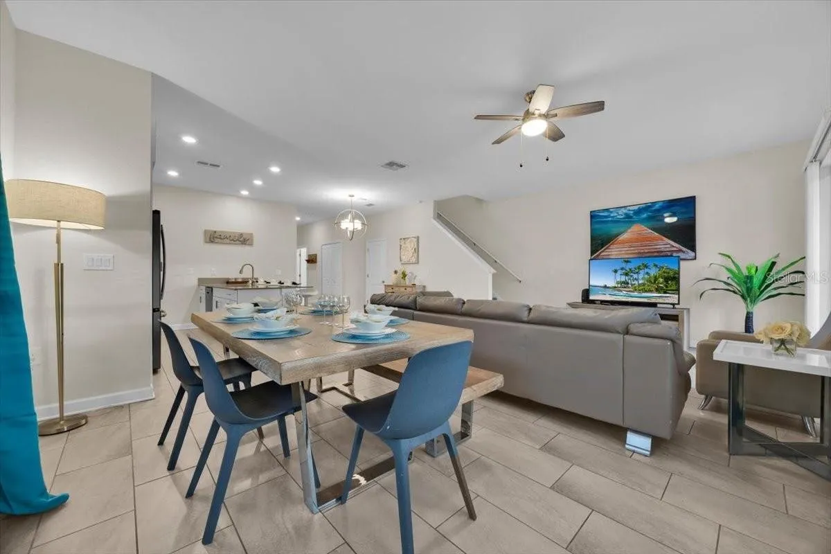 Slide show image of the Orlando Florida Home for Sale 18