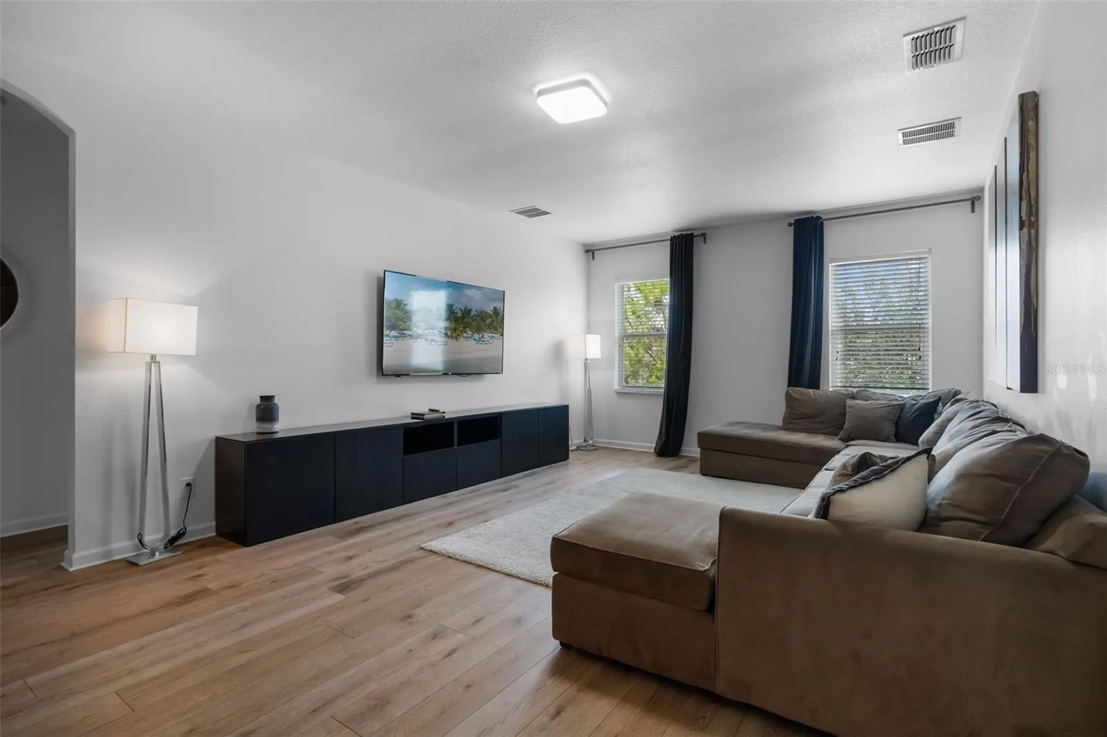 Slide show image of the Orlando Florida Home for Sale 21