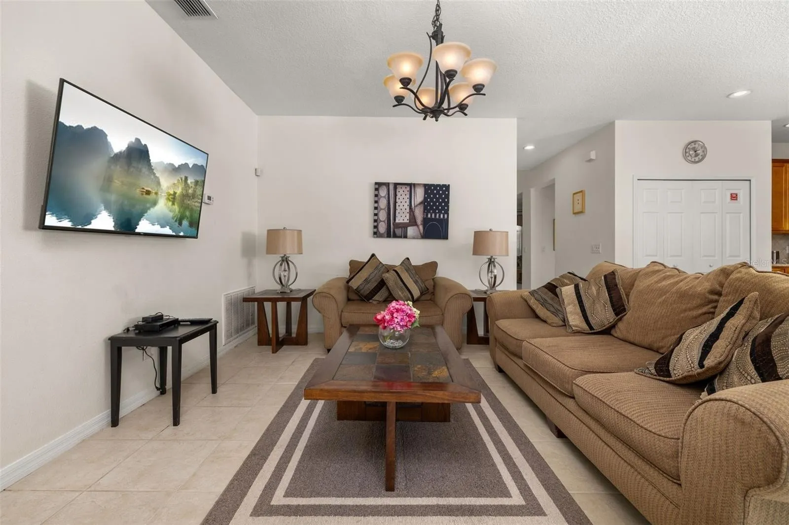 Slide show image of the Orlando Florida Home for Sale 46