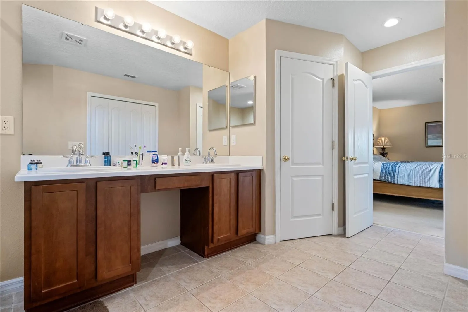 Slide show image of the Orlando Florida Home for Sale 05