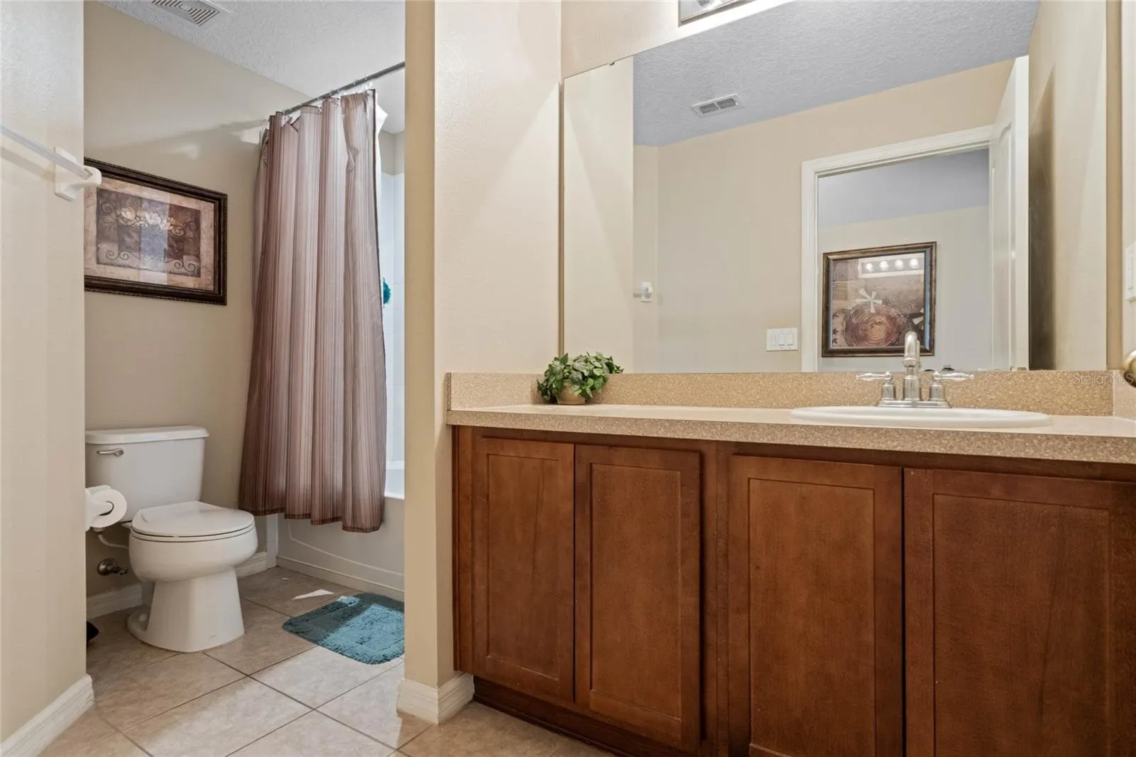 Slide show image of the Orlando Florida Home for Sale 10