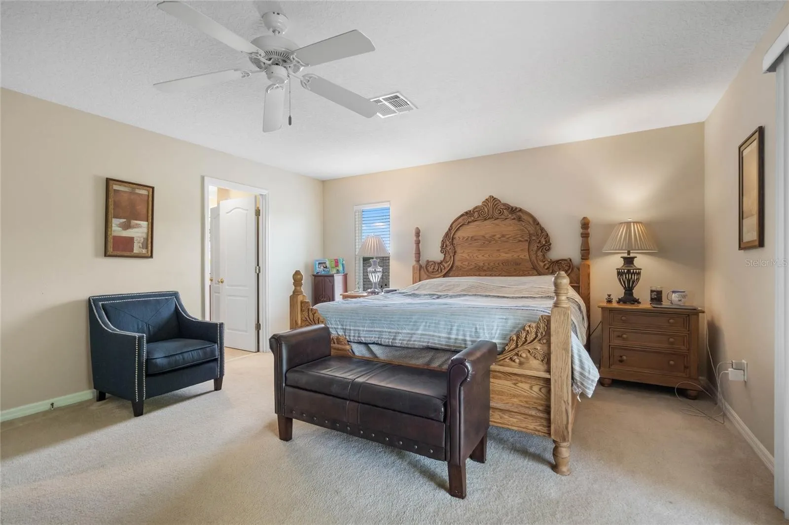 Slide show image of the Orlando Florida Home for Sale 18