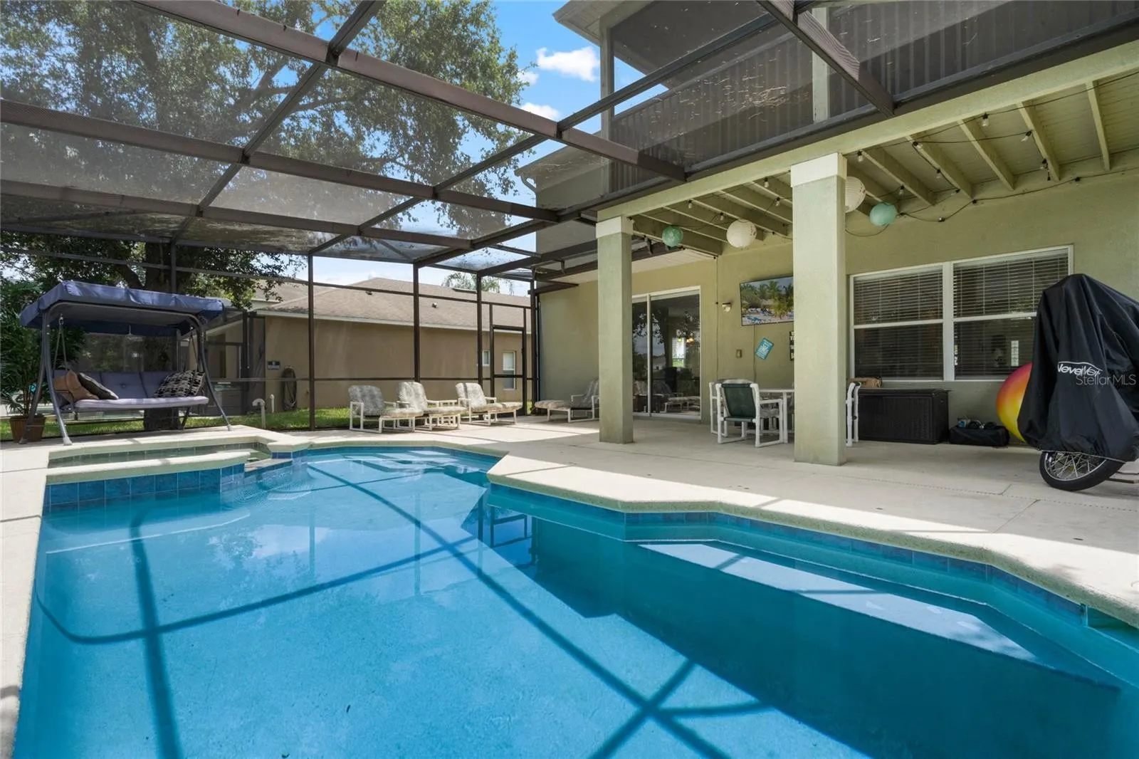 Slide show image of the Orlando Florida Home for Sale 35