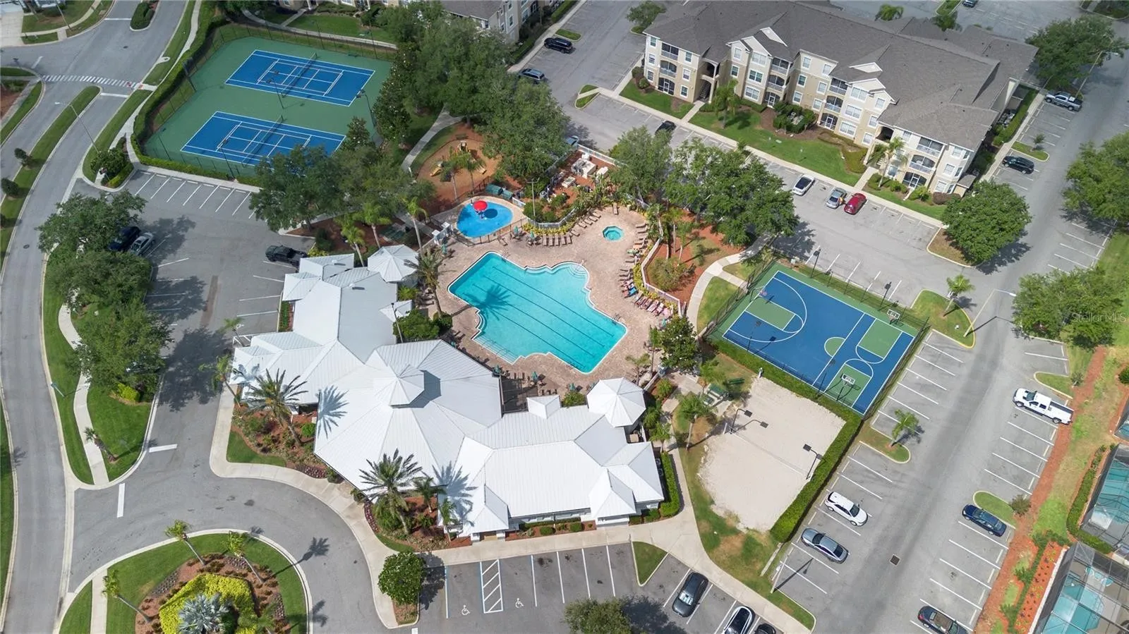 Slide show image of the Orlando Florida Home for Sale 44