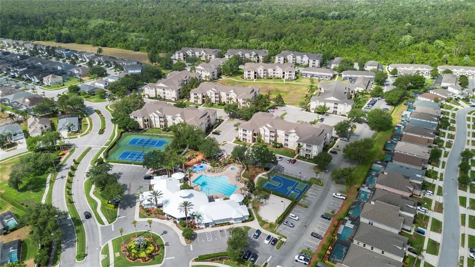 Slide show image of the Orlando Florida Home for Sale 45