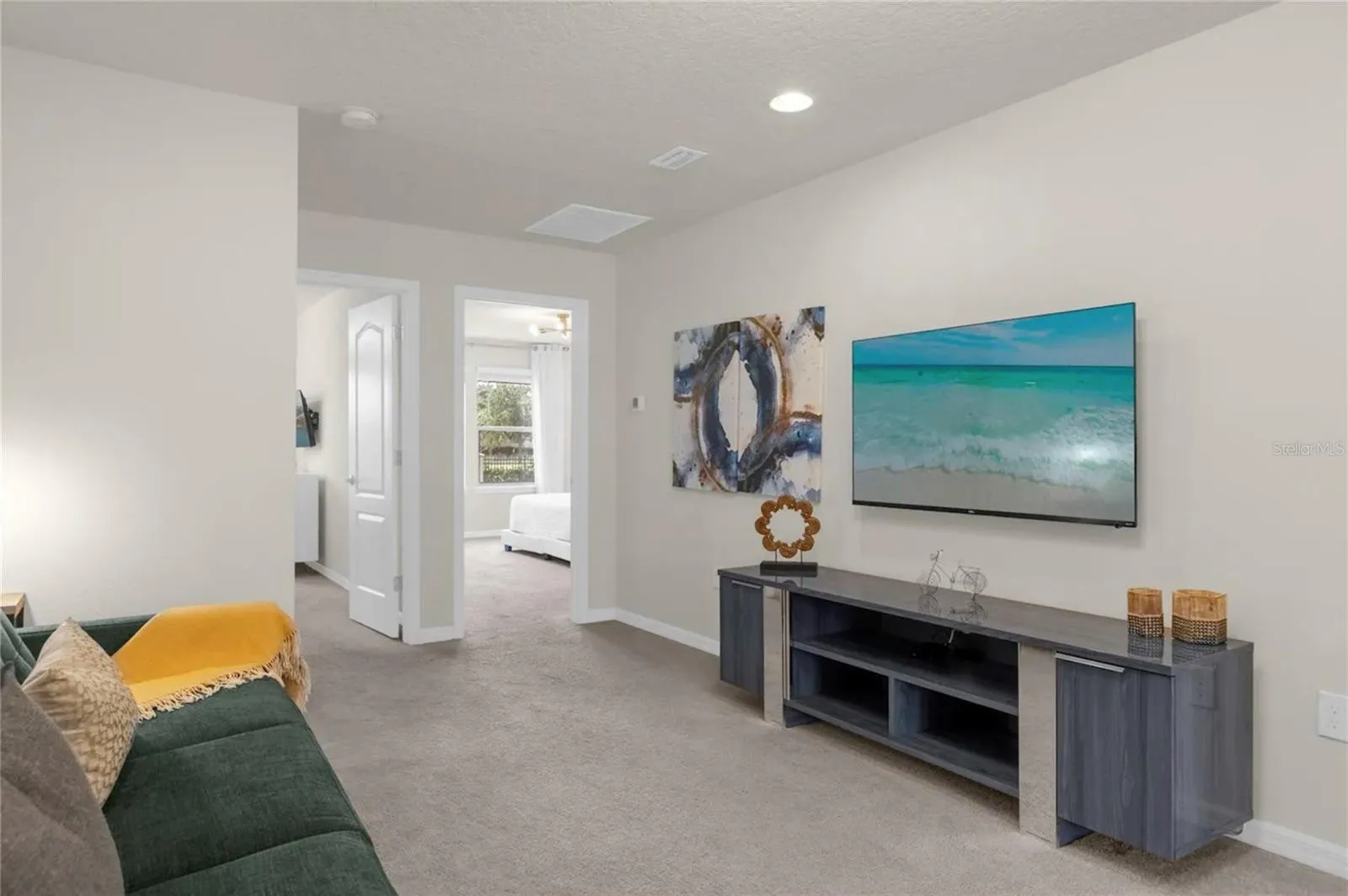 Slide show image of the Orlando Florida Home for Sale 17