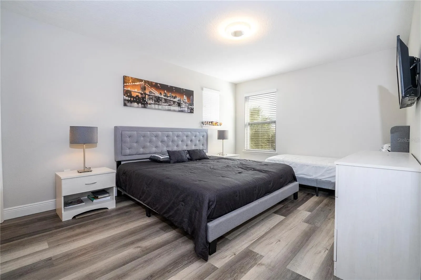 Slide show image of the Orlando Florida Home for Sale 45