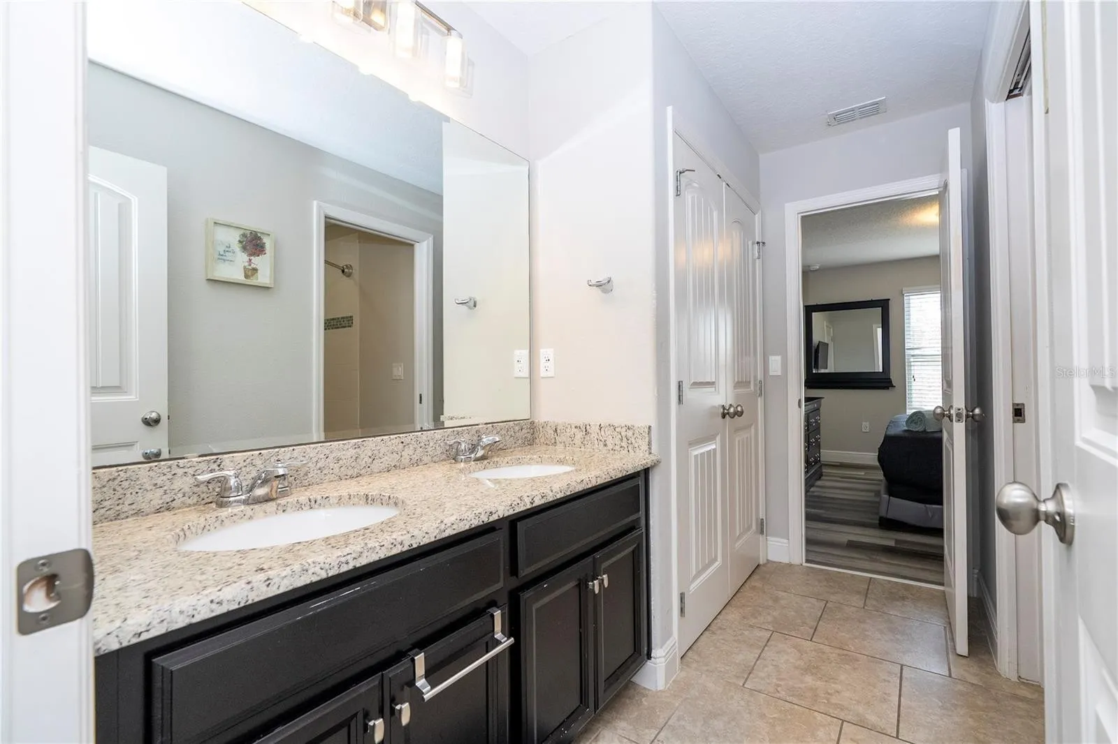 Slide show image of the Orlando Florida Home for Sale 58