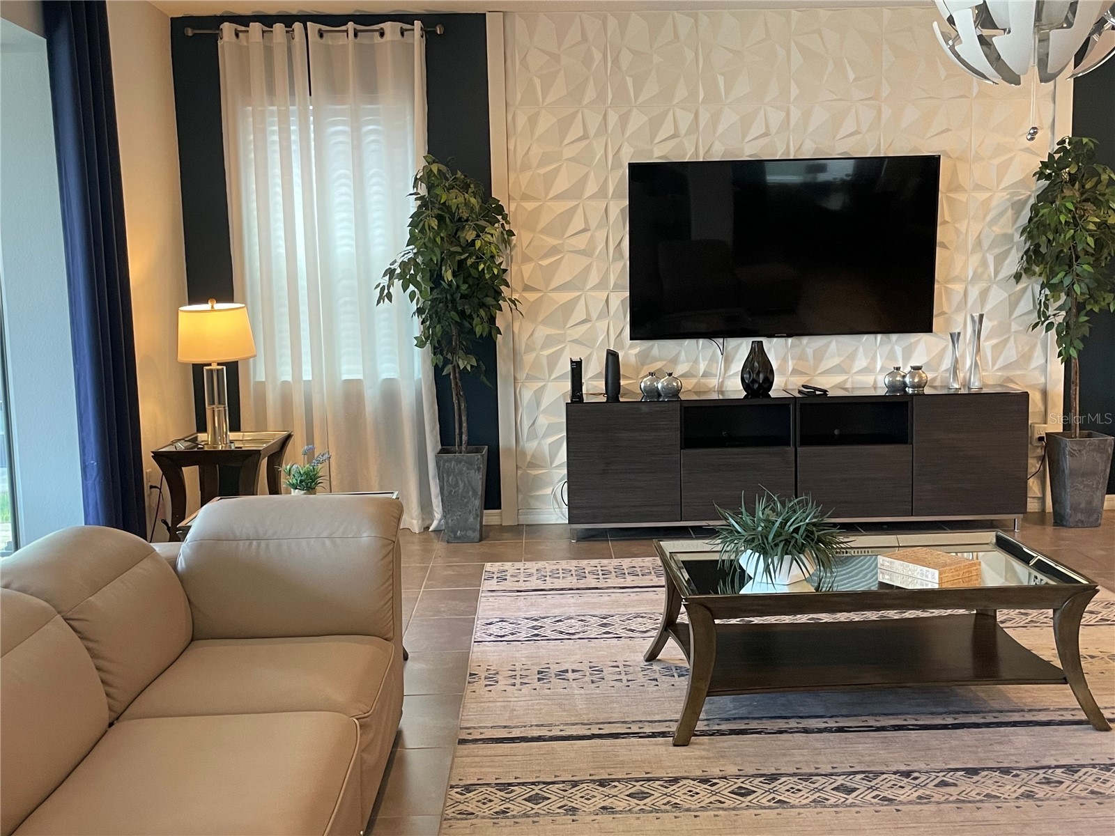 Slide show image of the Orlando Florida Home for Sale 06
