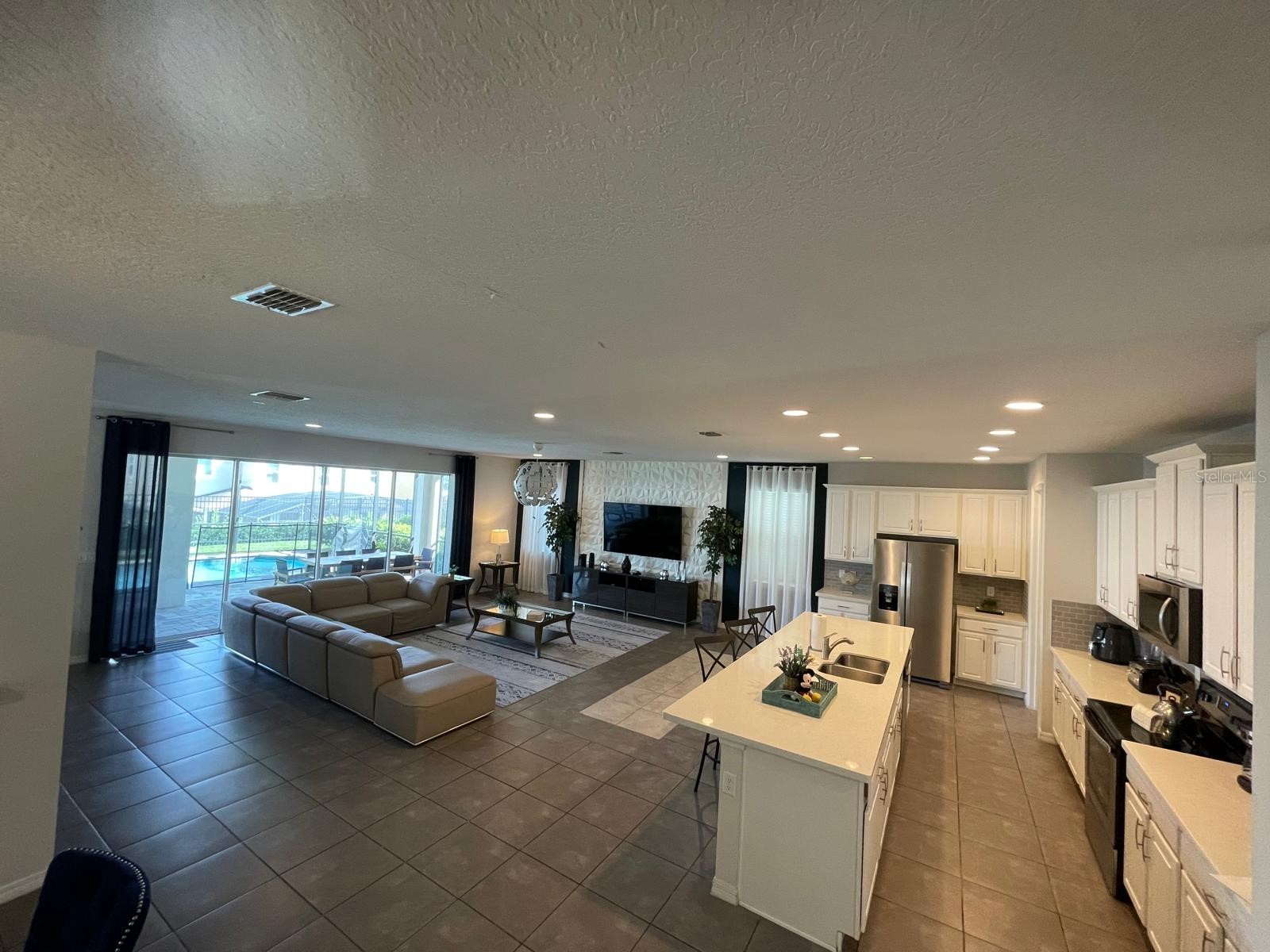 Slide show image of the Orlando Florida Home for Sale 10