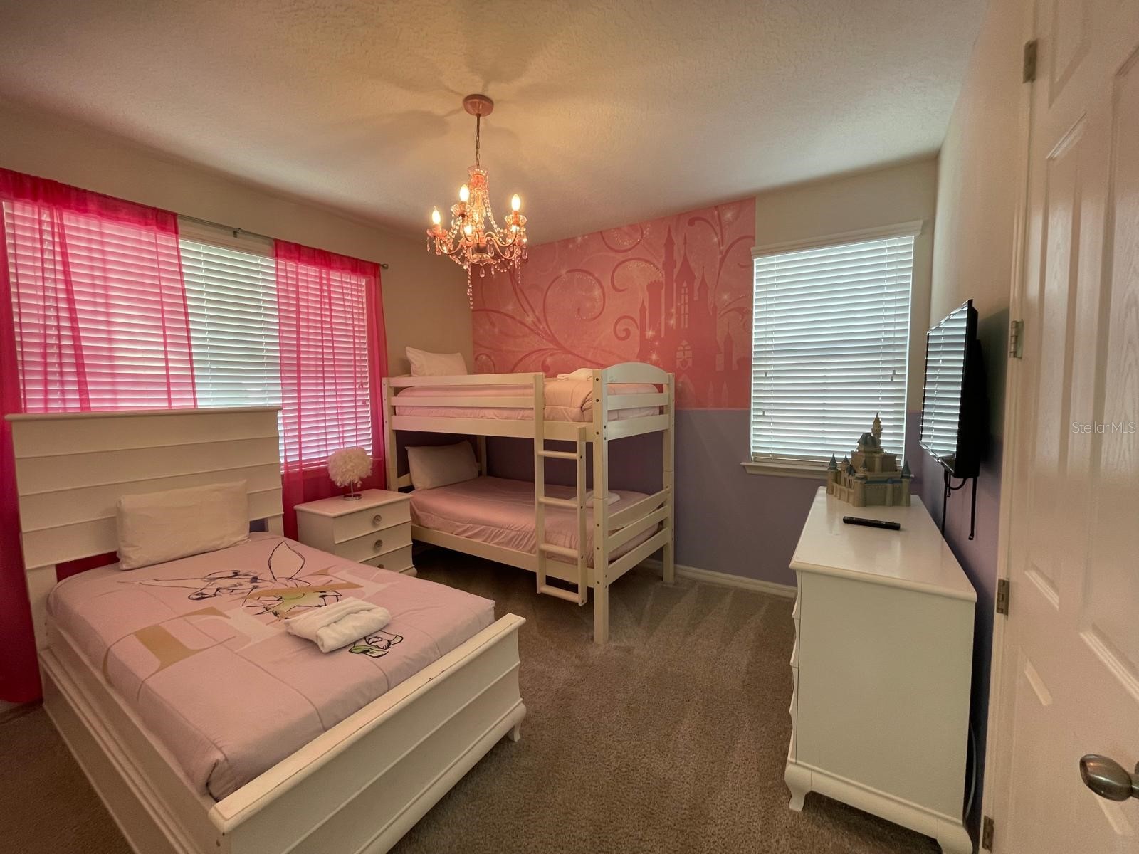 Slide show image of the Orlando Florida Home for Sale 23