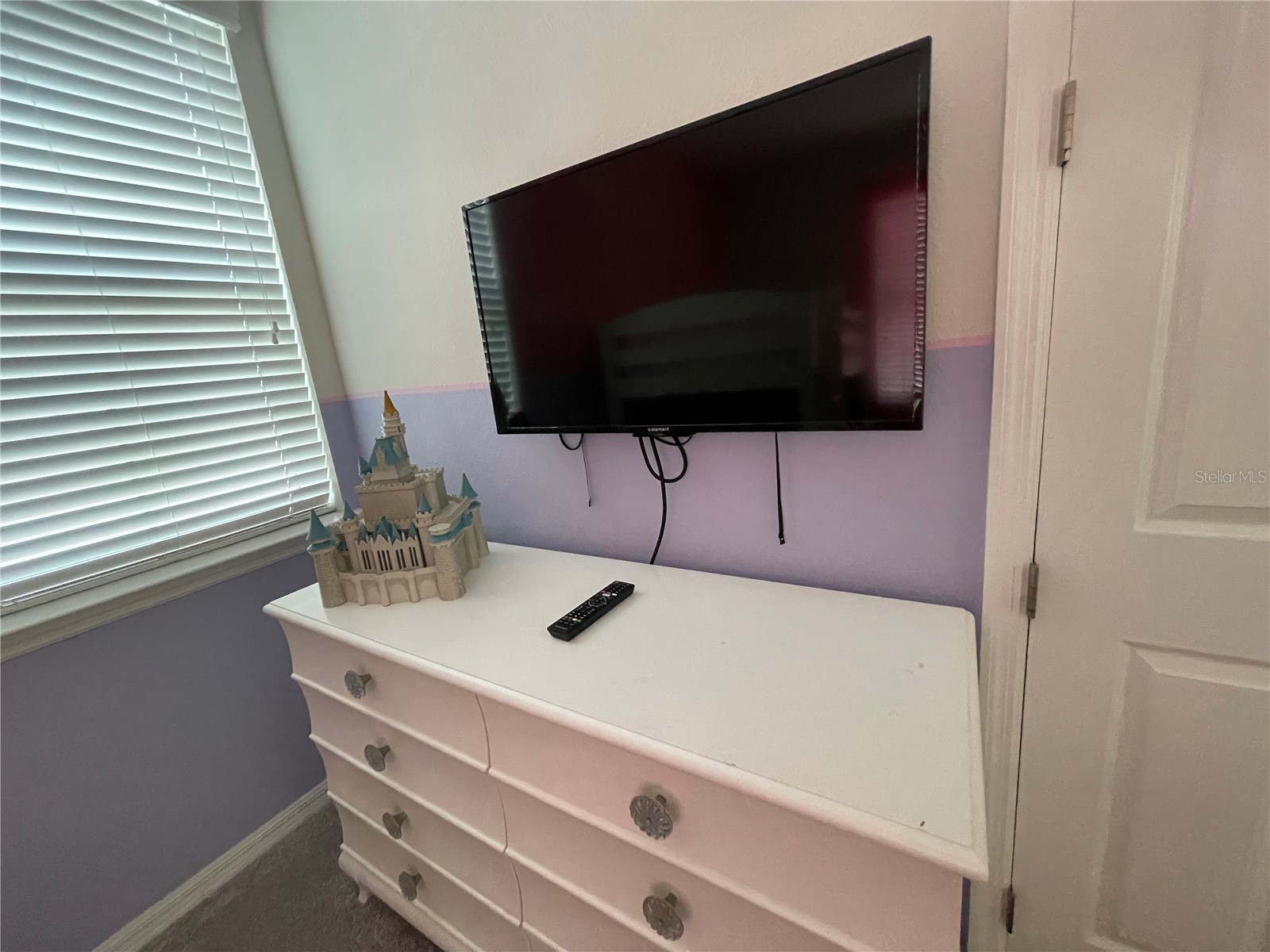 Slide show image of the Orlando Florida Home for Sale 24