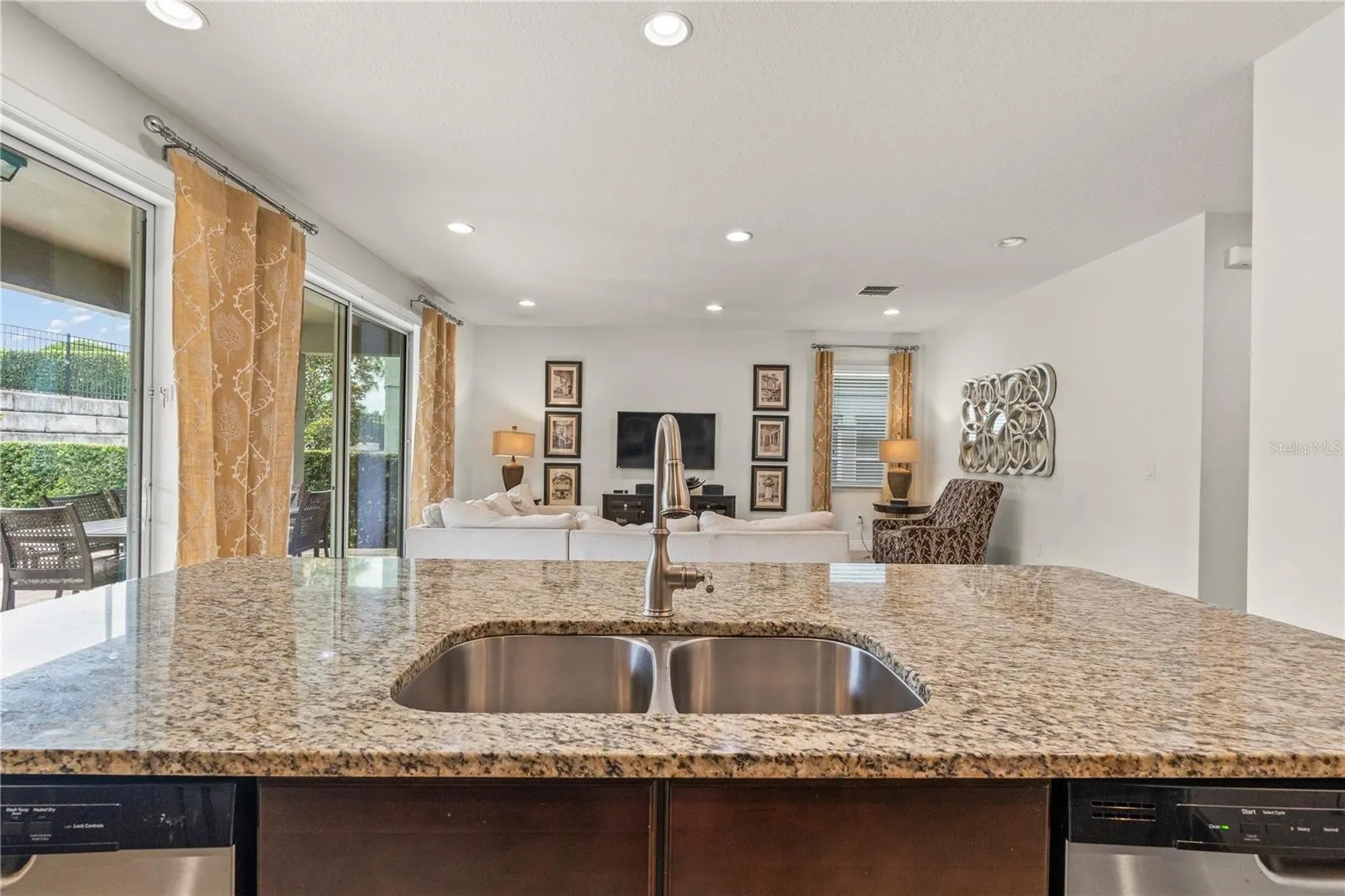 Slide show image of the Orlando Florida Home for Sale 16