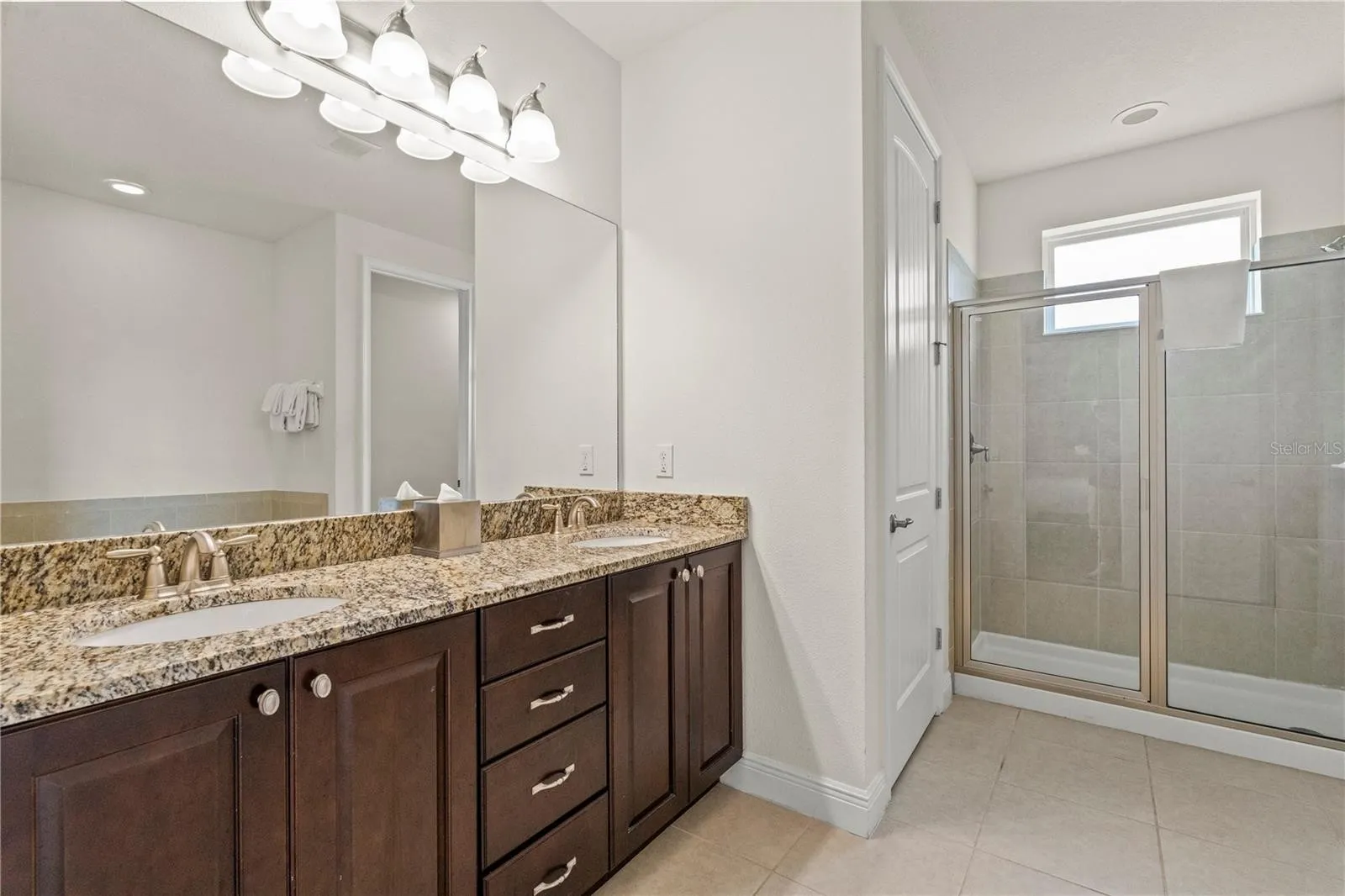 Slide show image of the Orlando Florida Home for Sale 32
