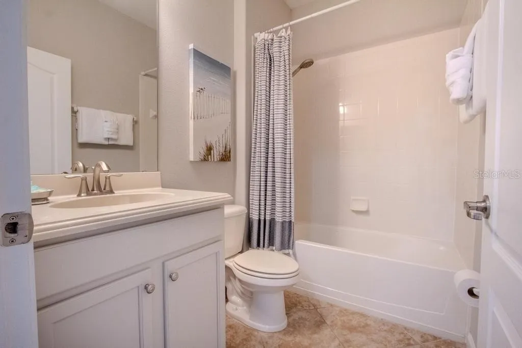 Slide show image of the Orlando Florida Home for Sale 22