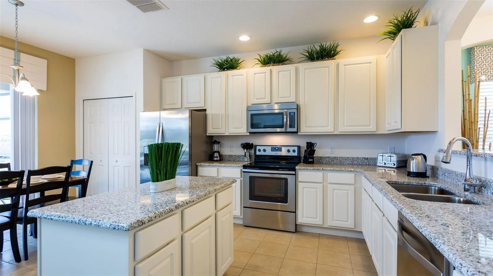 Slide show image of the Orlando Florida Home for Sale 06