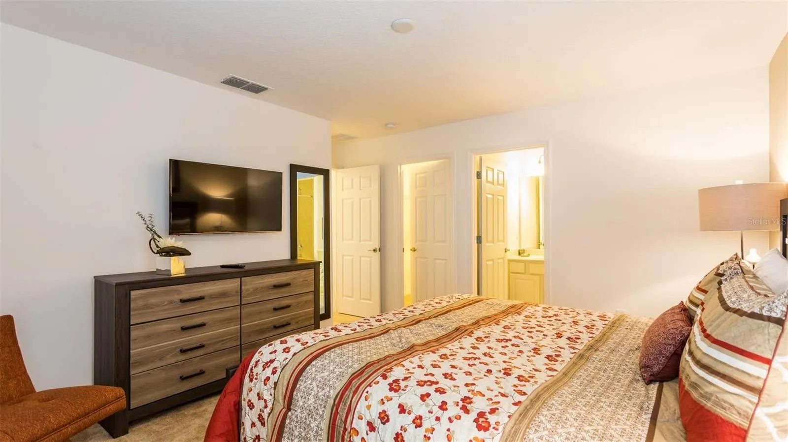 Slide show image of the Orlando Florida Home for Sale 21