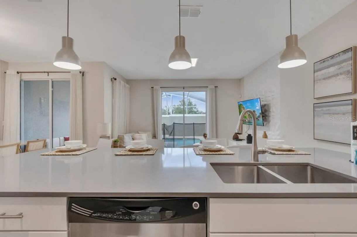 Slide show image of the Orlando Florida Home for Sale 18