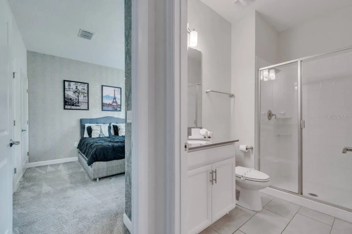 Slide show image of the Orlando Florida Home for Sale 25