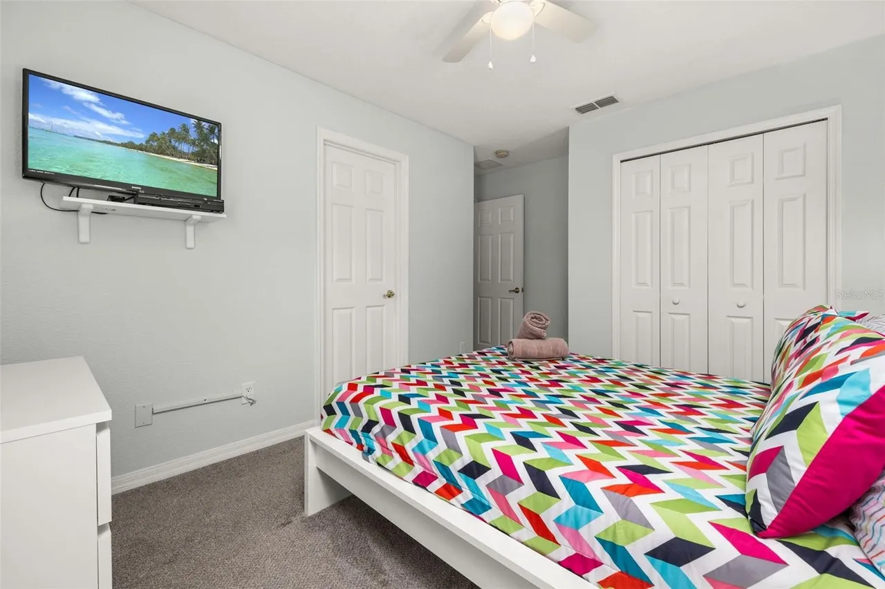 Slide show image of the Orlando Florida Home for Sale 30