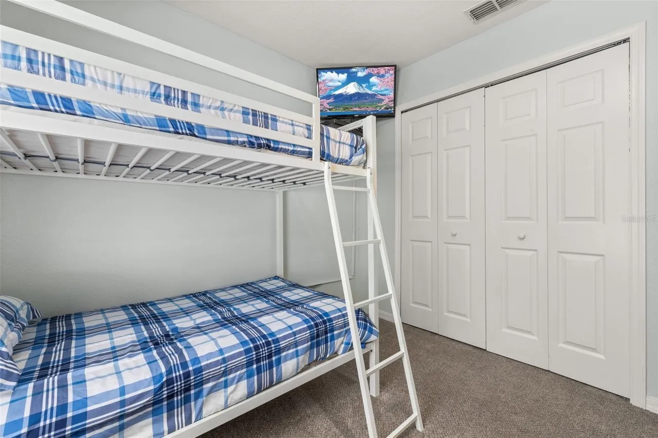 Slide show image of the Orlando Florida Home for Sale 34