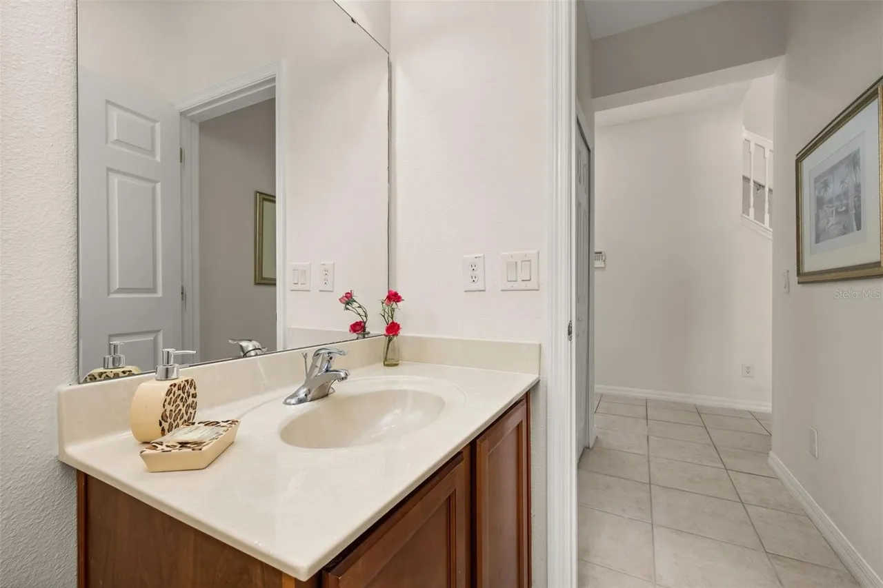 Slide show image of the Orlando Florida Home for Sale 44