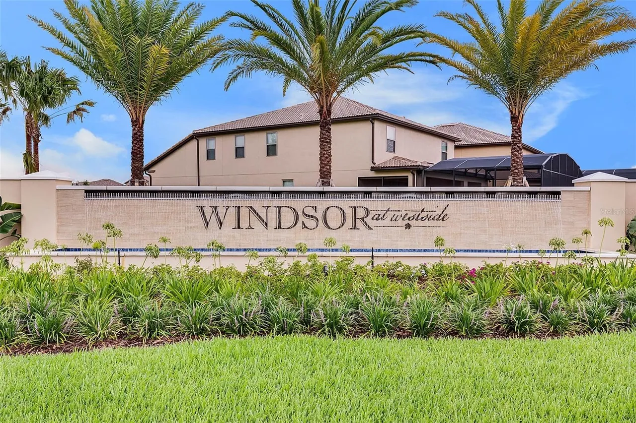 Slide show image of the Orlando Florida Home for Sale 41