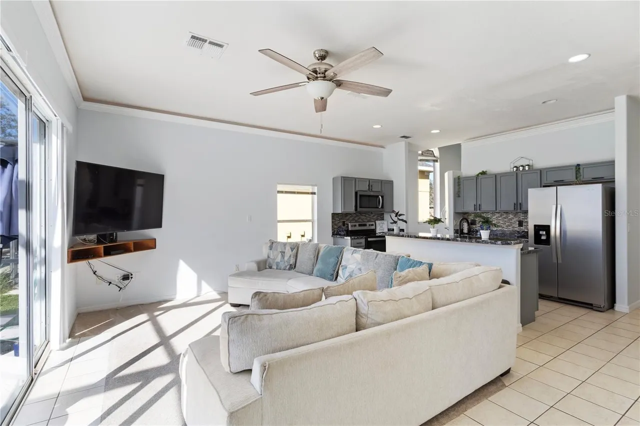 Slide show image of the Orlando Florida Home for Sale 12