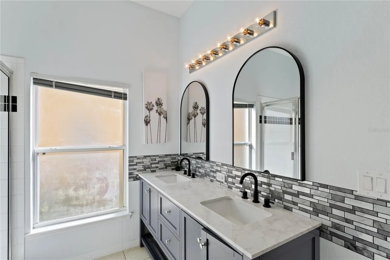 Slide show image of the Orlando Florida Home for Sale 17