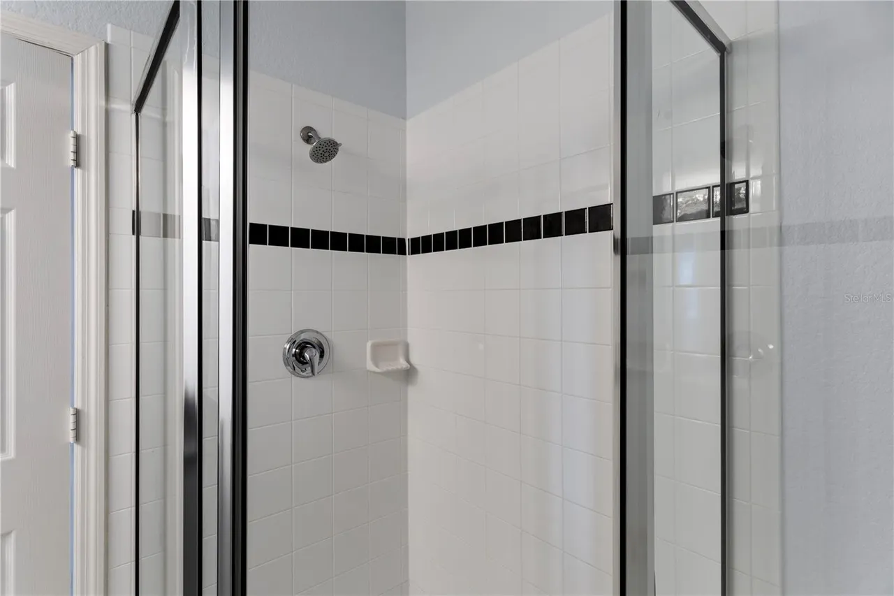 Slide show image of the Orlando Florida Home for Sale 28