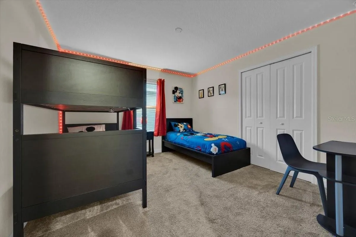 Slide show image of the Orlando Florida Home for Sale 26