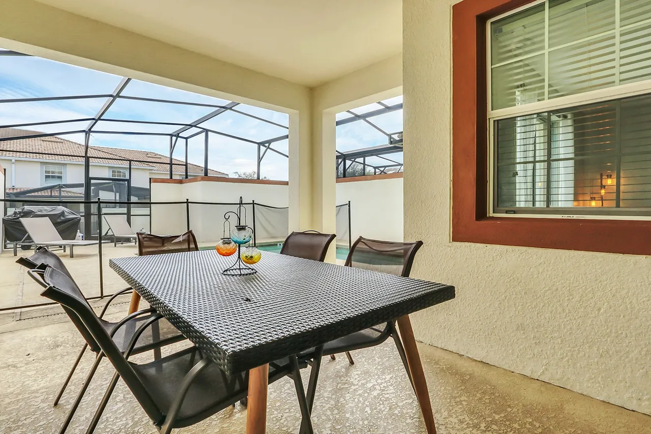 Slide show image of the Orlando Florida Home for Sale 28