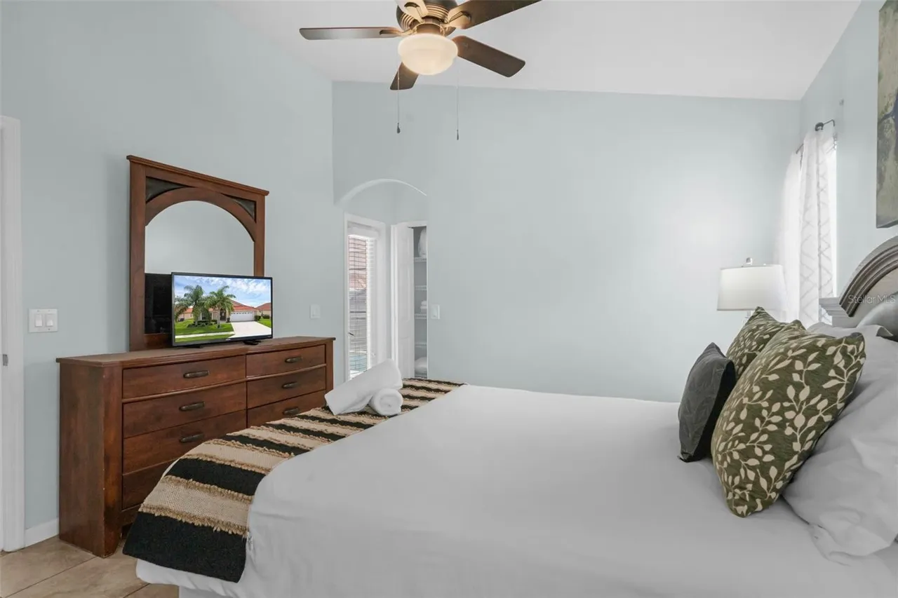 Slide show image of the Orlando Florida Home for Sale 18
