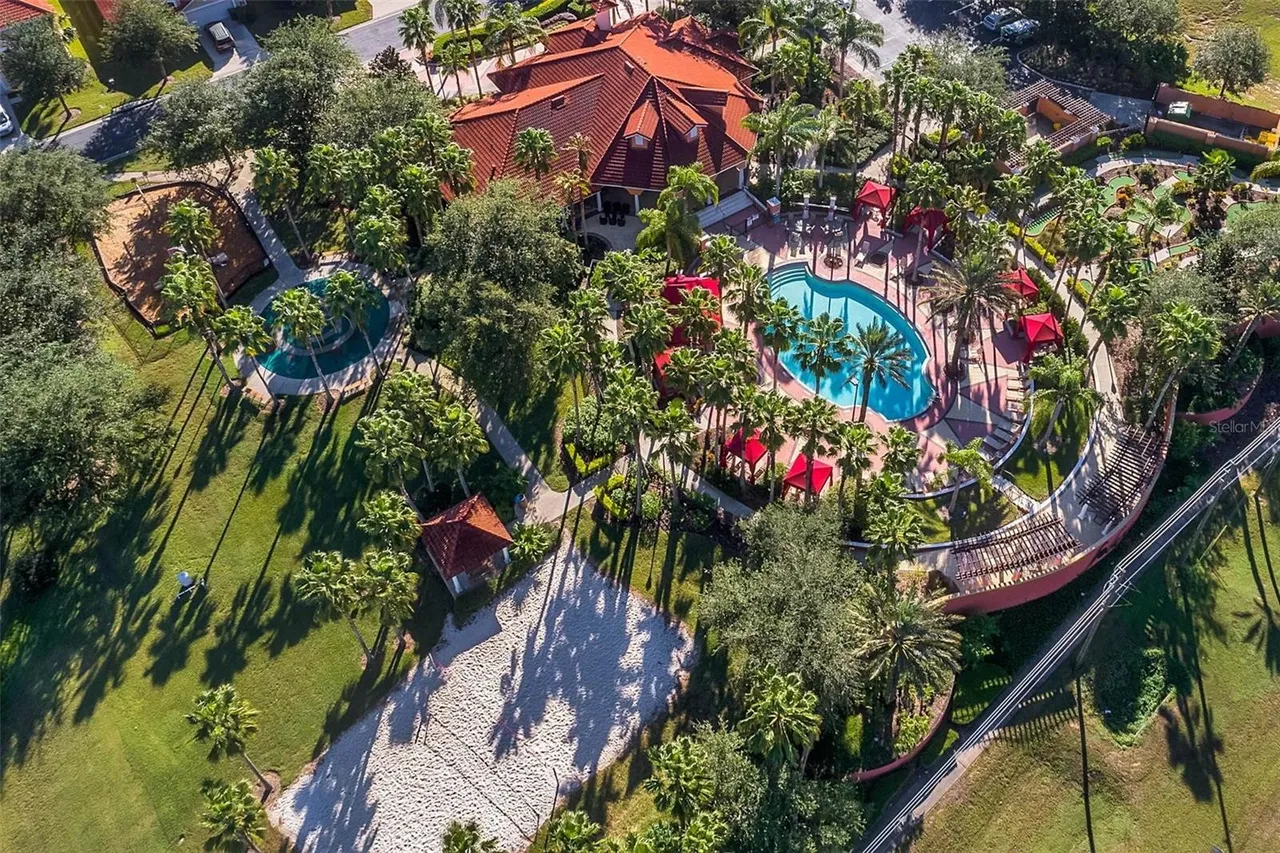 Slide show image of the Orlando Florida Home for Sale 41