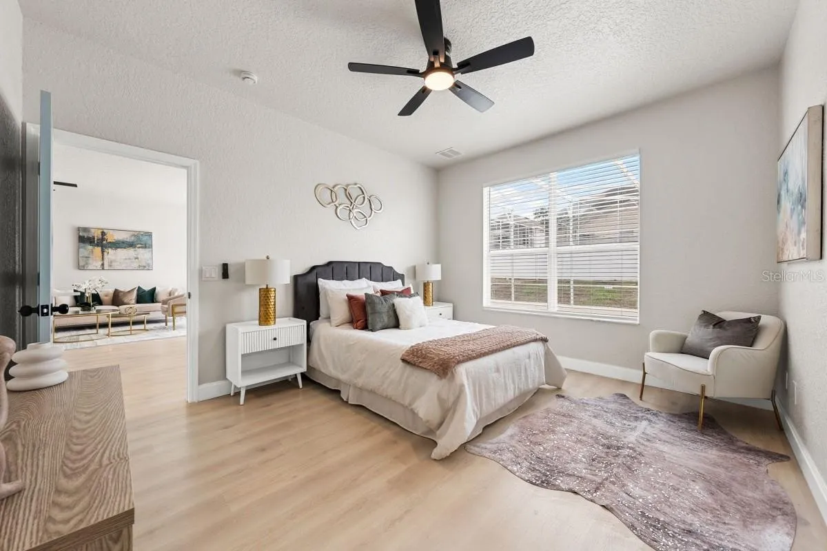 Slide show image of the Orlando Florida Home for Sale 31