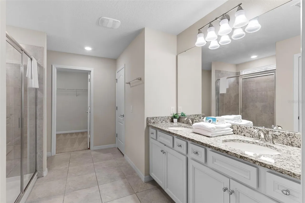 Slide show image of the Orlando Florida Home for Sale 15