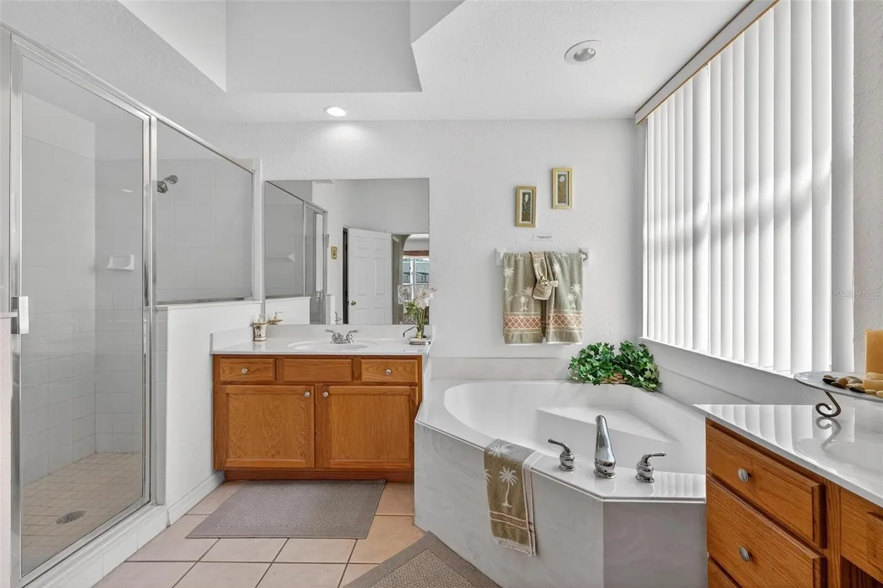 Slide show image of the Orlando Florida Home for Sale 30