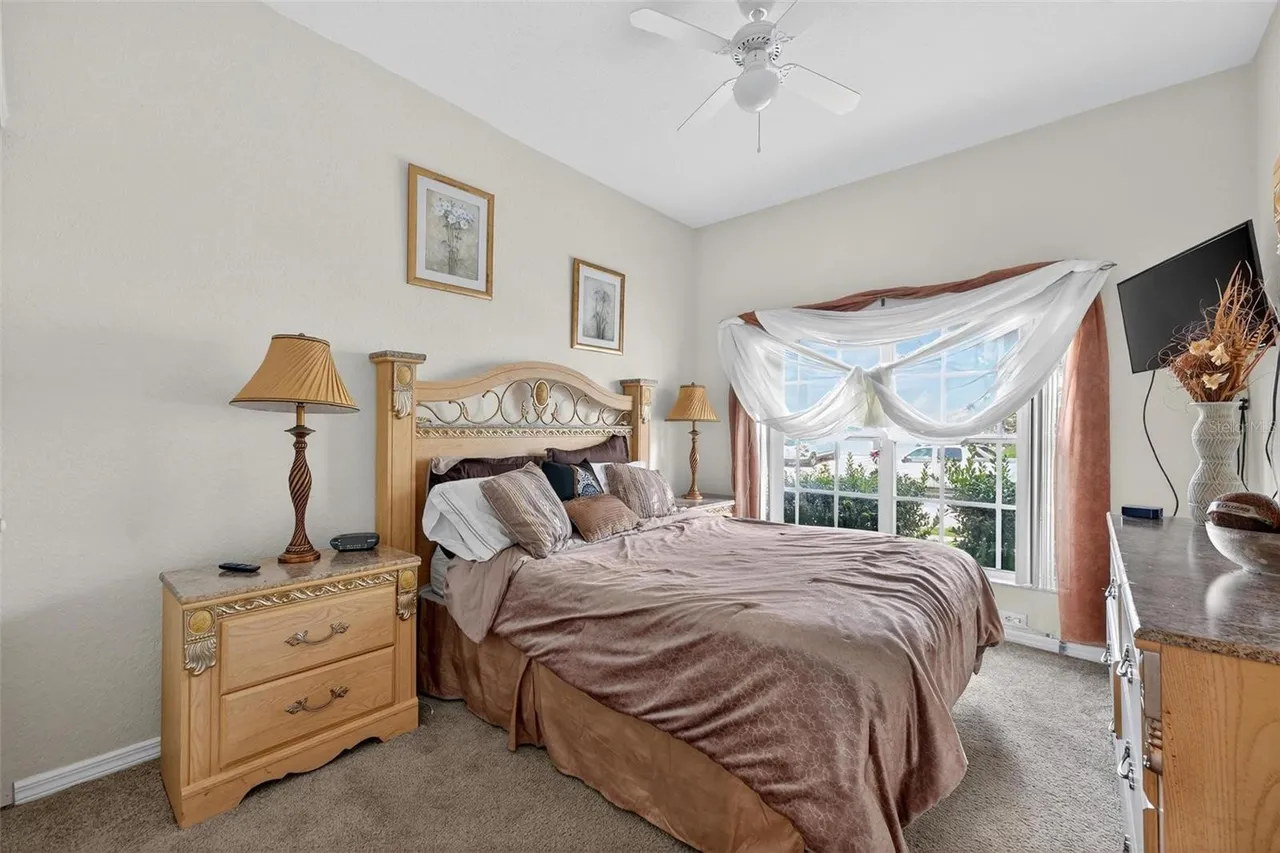 Slide show image of the Orlando Florida Home for Sale 45
