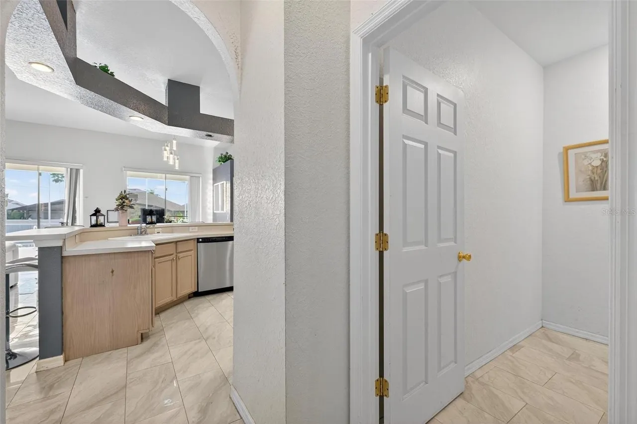 Slide show image of the Orlando Florida Home for Sale 49