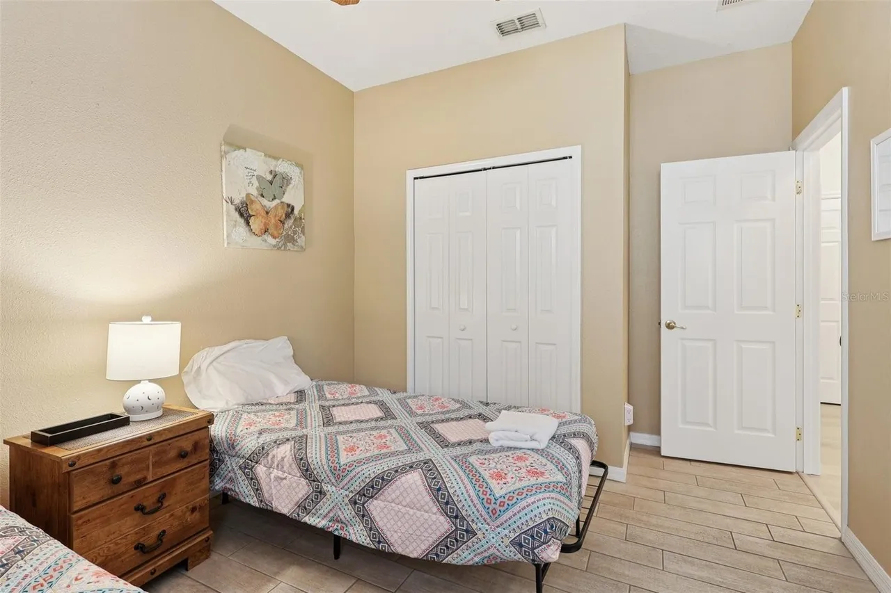Slide show image of the Orlando Florida Home for Sale 20