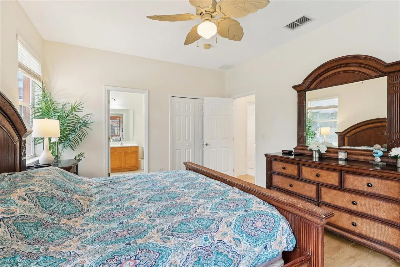 Slide show image of the Orlando Florida Home for Sale 27