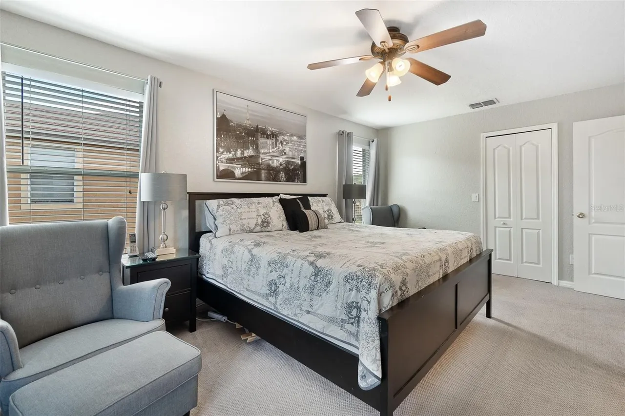 Slide show image of the Orlando Florida Home for Sale 16