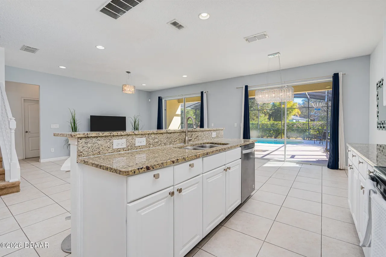 Slide show image of the Orlando Florida Home for Sale 16