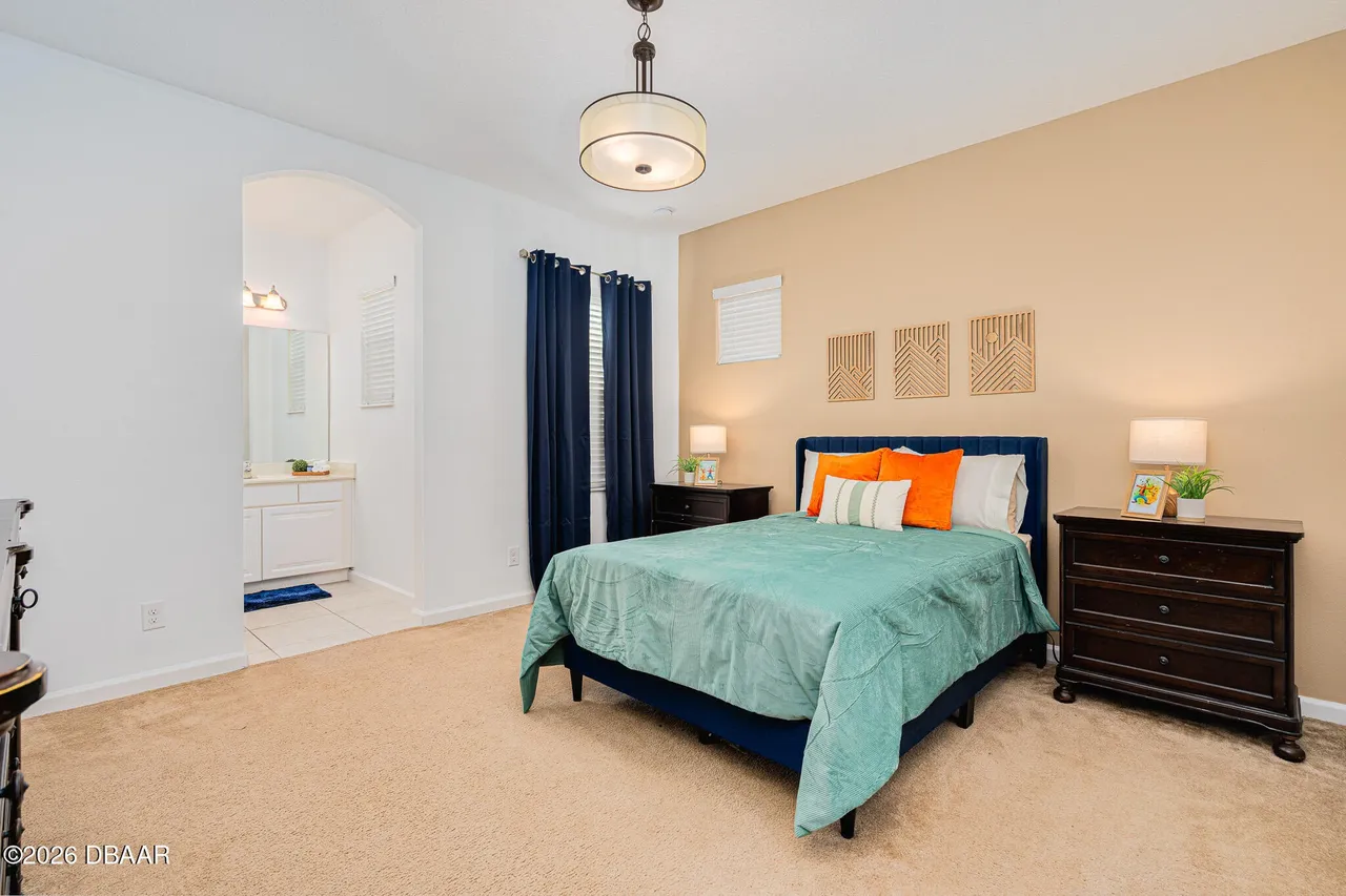 Slide show image of the Orlando Florida Home for Sale 32